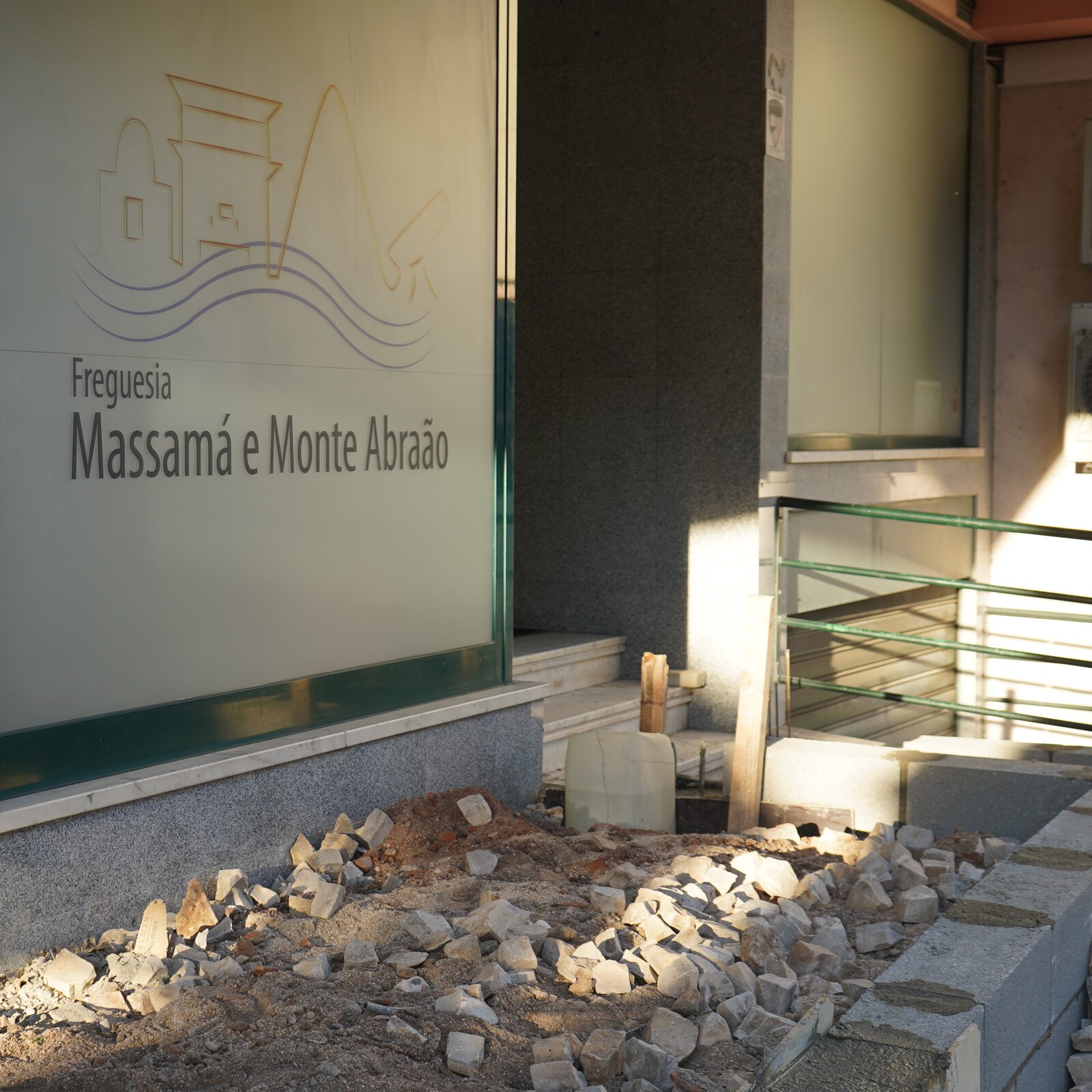 Atendimento ao público | Instalações de Monte Abraão