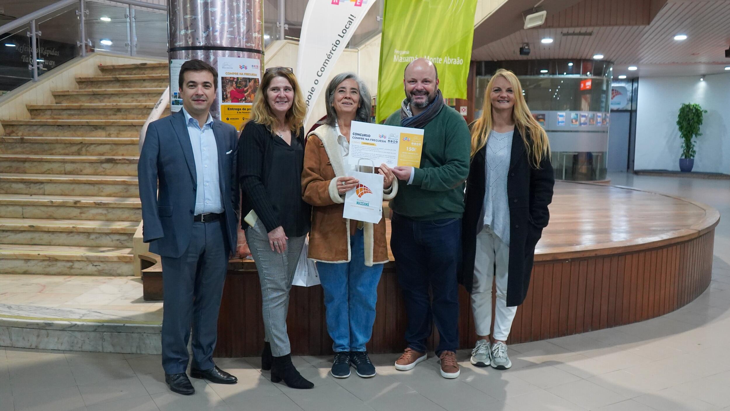 Entrega de prémios do sorteio Compre na Freguesia!