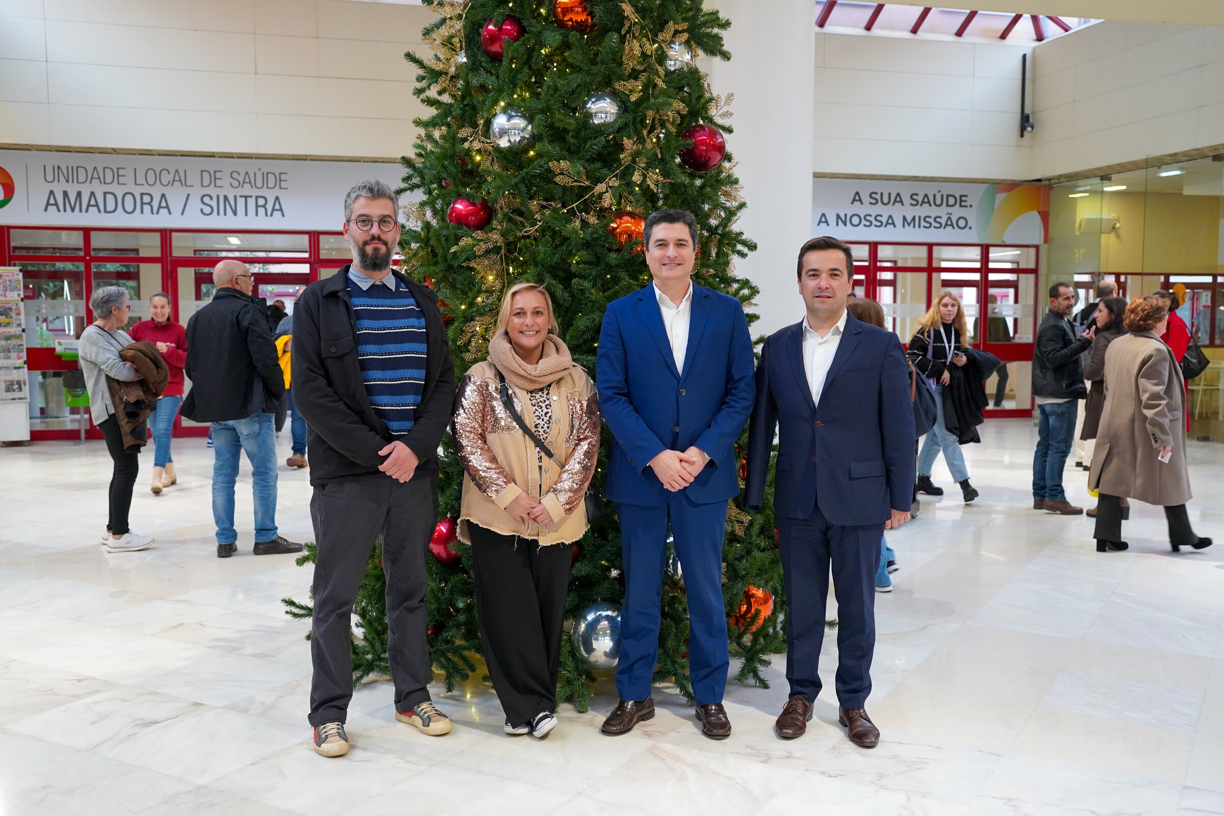 Alunos do 1º ciclo de Massamá e Monte Abraão espalham alegria no Hospital Prof. Doutor Fernando F...